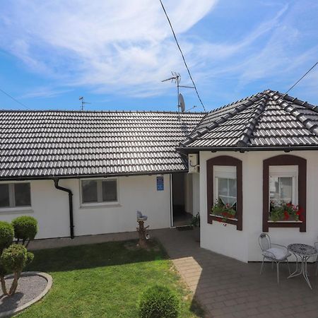 Apartman Veronika Ðakovo Esterno foto